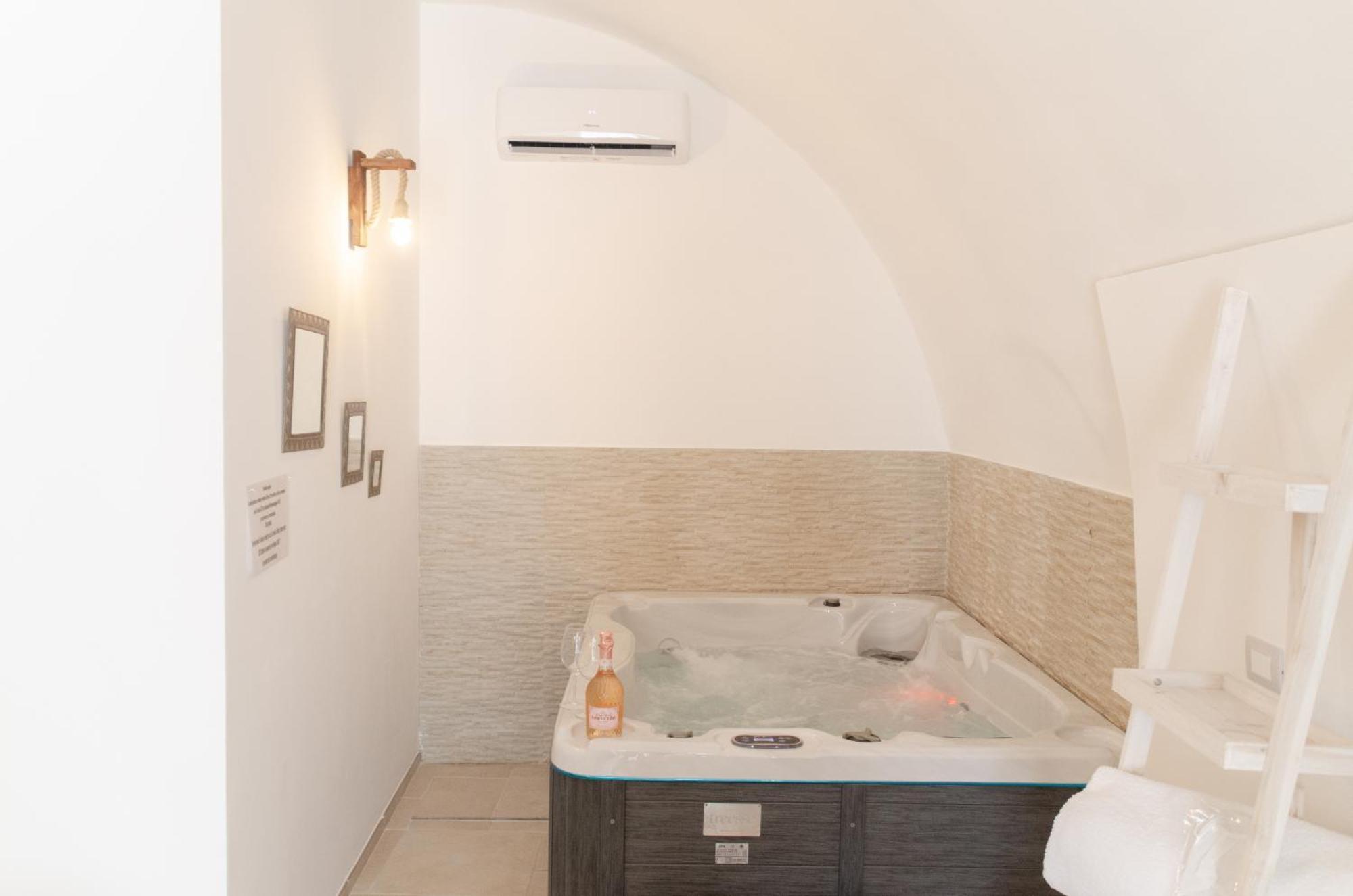 Aca Suite Luxury With Jacuzzi Adelfia Luaran gambar